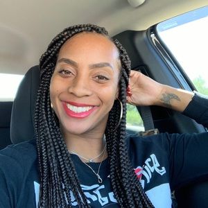 Meet your Posher, Carla